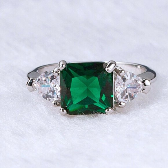 Jewelry - Gorgeous 925 Silver Princess Cut Emerald Ring